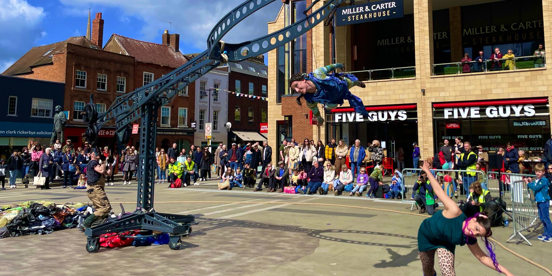 Street performers entertaining crowds in Cathedral Square